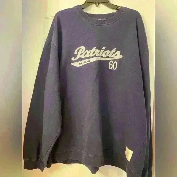 Vintage Patriots Crewneck Sweatshirt - Picture 1 of 9